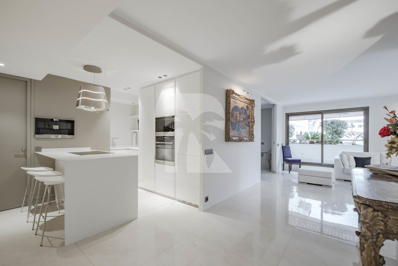 apartment in Cannes : Rent Ultra modern 3 bedroom apartment with terrace in the Residence of the Gray d'Albion a stones throw to the Croisette and the Palais - Photo 4