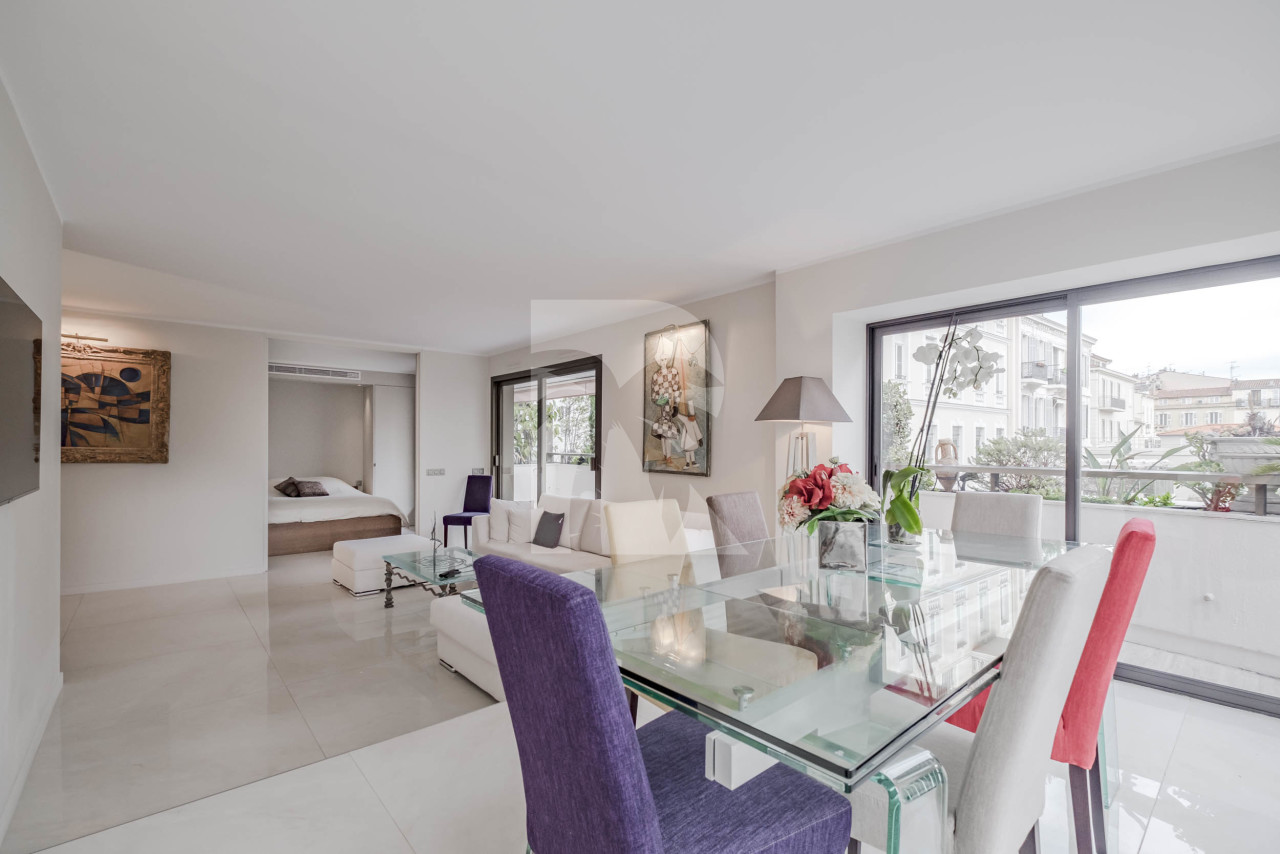 apartment in Cannes : Rent Ultra modern 3 bedroom apartment with terrace in the Residence of the Gray d'Albion a stones throw to the Croisette and the Palais - Photo 1