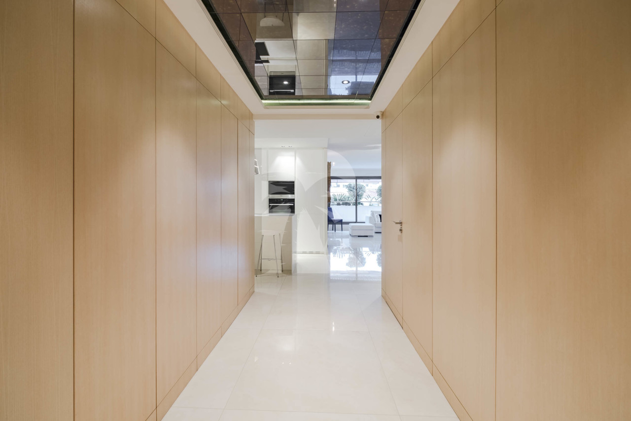 apartment in Cannes : Rent Ultra modern 3 bedroom apartment with terrace in the Residence of the Gray d'Albion a stones throw to the Croisette and the Palais - Photo 5