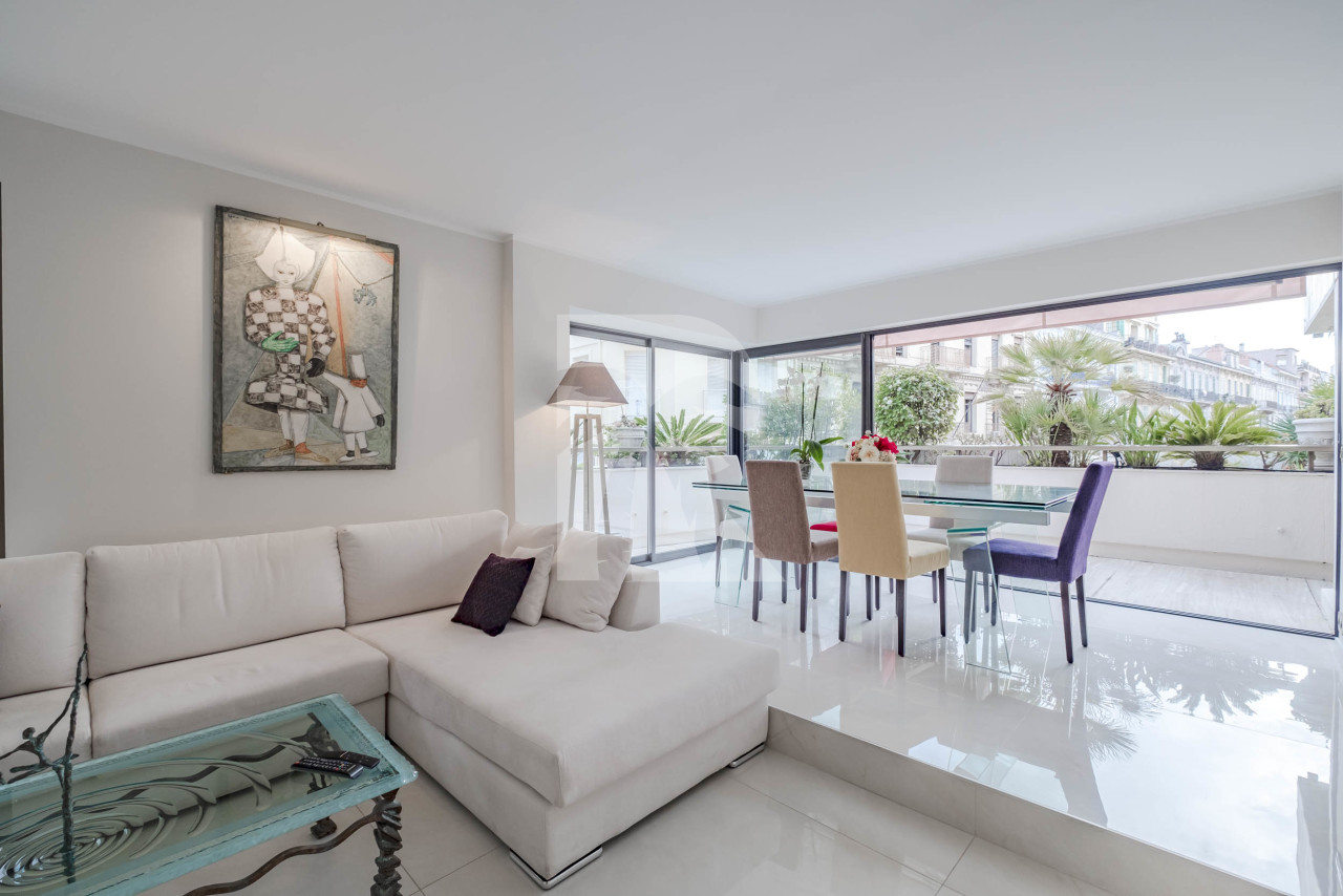 apartment in Cannes : Rent Ultra modern 3 bedroom apartment with terrace in the Residence of the Gray d'Albion a stones throw to the Croisette and the Palais - Photo 10