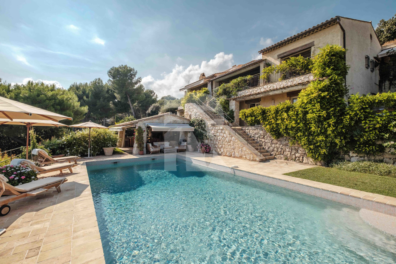 villa in Saint-Paul-de-Vence : Rent 8 bedroom stunning villa in St Paul de Vence with spacious grounds and 2 swimming pools - Photo 11