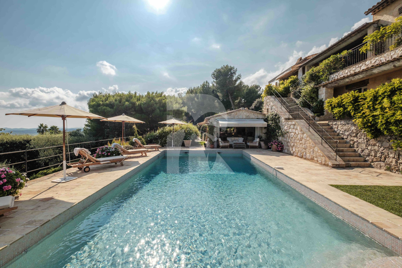 villa in Saint-Paul-de-Vence : Rent 8 bedroom stunning villa in St Paul de Vence with spacious grounds and 2 swimming pools - Photo 12