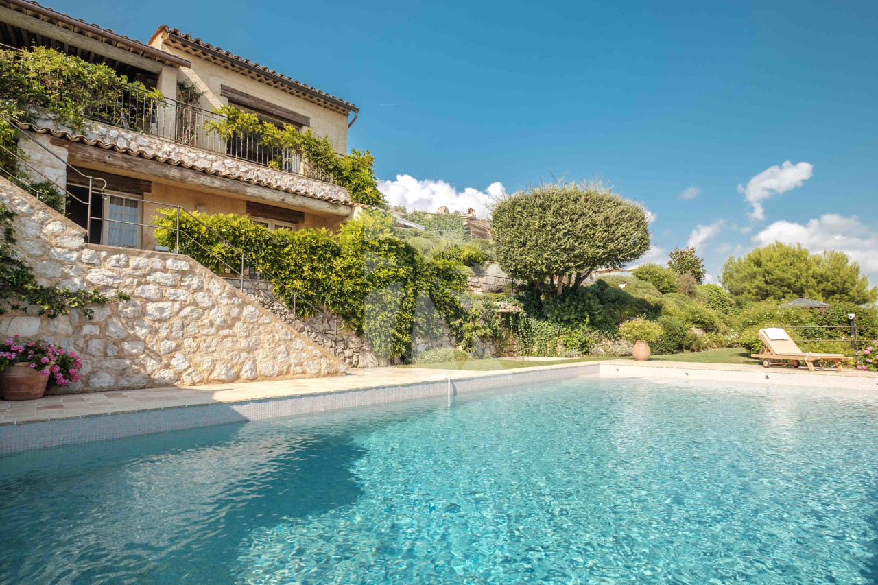 villa in Saint-Paul-de-Vence : Rent 8 bedroom stunning villa in St Paul de Vence with spacious grounds and 2 swimming pools - Photo 10