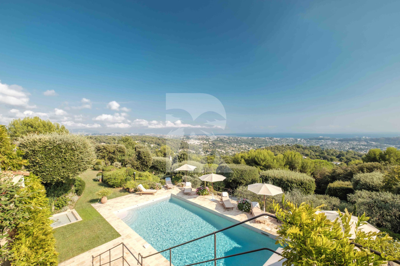 villa in Saint-Paul-de-Vence : Rent 8 bedroom stunning villa in St Paul de Vence with spacious grounds and 2 swimming pools - Photo 9