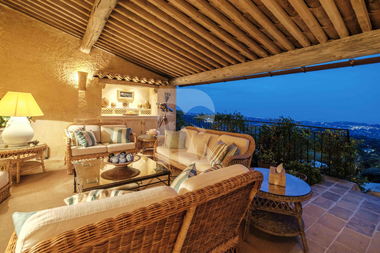 villa in Saint-Paul-de-Vence : Rent 8 bedroom stunning villa in St Paul de Vence with spacious grounds and 2 swimming pools - Photo 3
