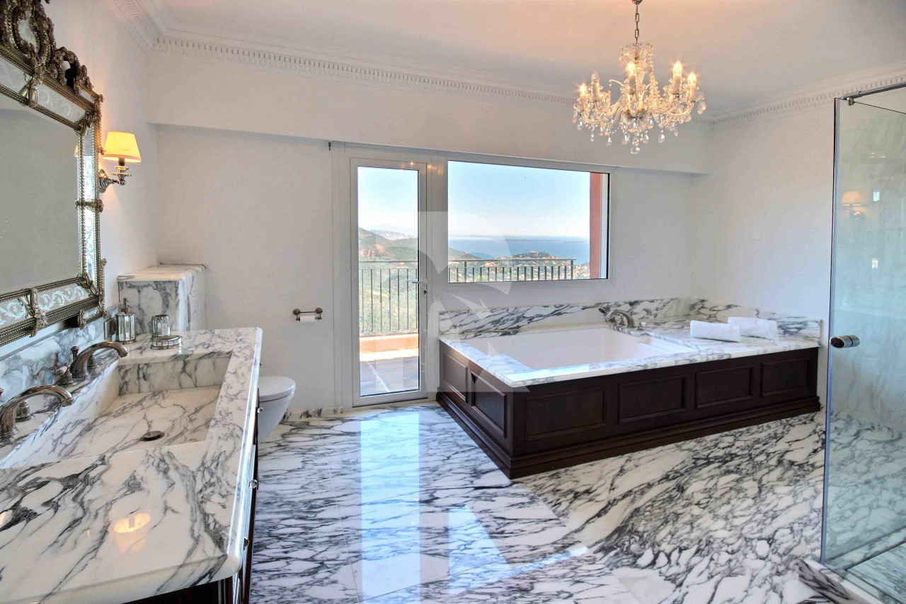 villa in Théoule-sur-Mer : Luxury 7 Bedroom Villa in Theoule sur Mer to Rent - Photo 9