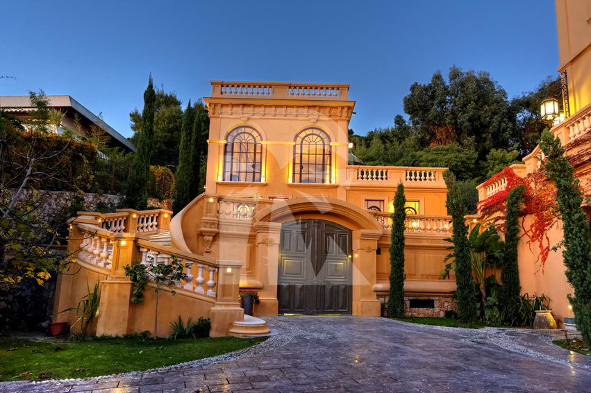 villa in Cannes : Rent Magnificent 8  bedroom Chateau styled villa in the hills of Cannes, ideal for events and large groups - Photo 1
