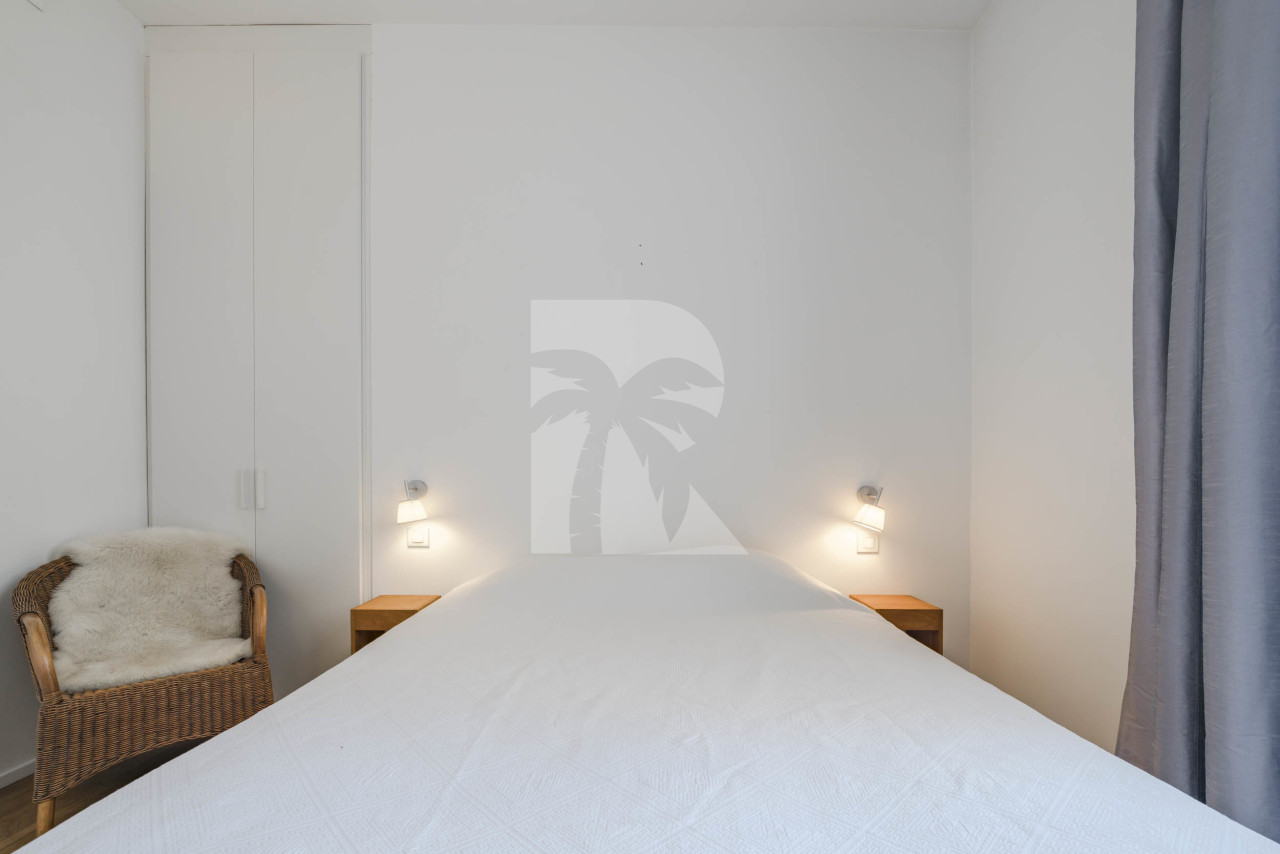 apartment in Cannes : Rent this incredible 3 bedroom apartment with panoramic views over the sea, just off the port of Cannes and a short walk to the Croisette - Photo 11