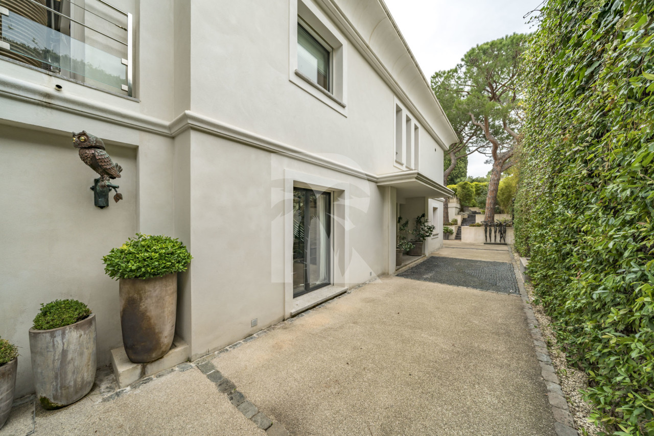 villa in Cannes : Rent Luxury 5 Bedroom Villa on the Croisette in Cannes - Photo 4