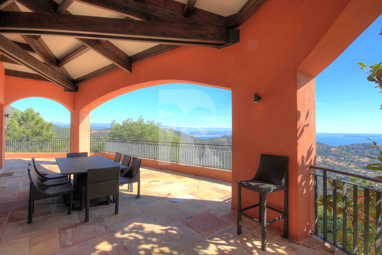 villa in Théoule-sur-Mer : Luxury 7 Bedroom Villa in Theoule sur Mer to Rent - Photo 2