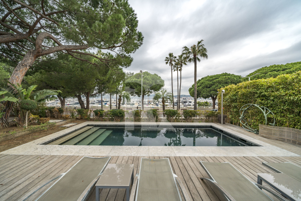 villa in Cannes : Rent Luxury 5 Bedroom Villa on the Croisette in Cannes - Photo 7
