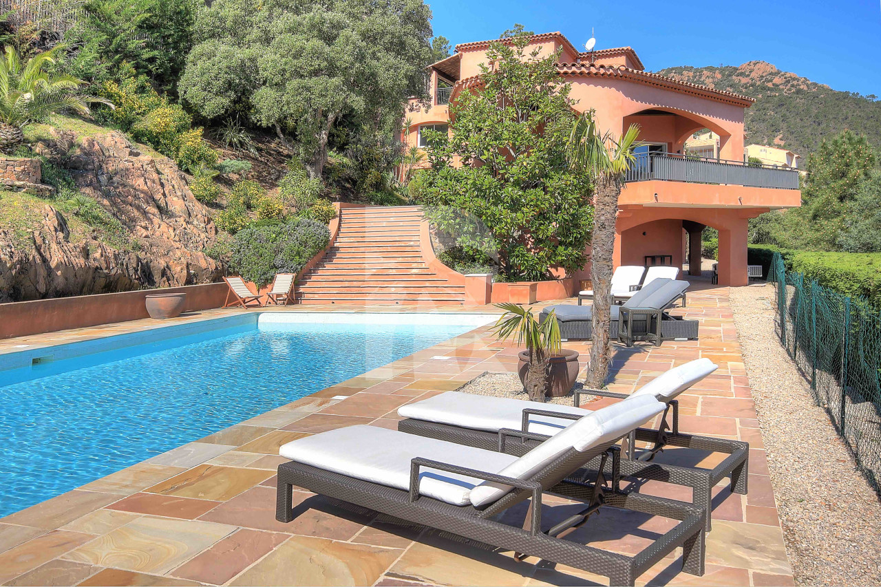 villa in Théoule-sur-Mer : Luxury 7 Bedroom Villa in Theoule sur Mer to Rent - Photo 1