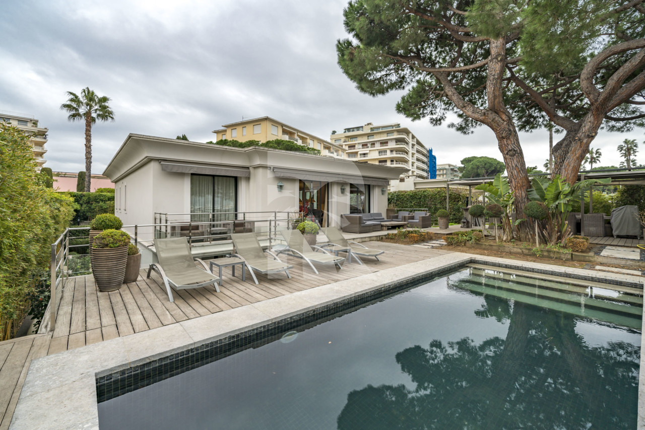 villa in Cannes : Rent Luxury 5 Bedroom Villa on the Croisette in Cannes - Photo 8
