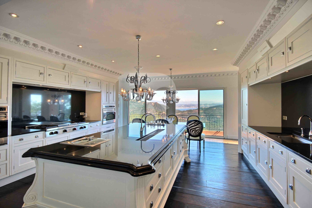 villa in Théoule-sur-Mer : Luxury 7 Bedroom Villa in Theoule sur Mer to Rent - Photo 5