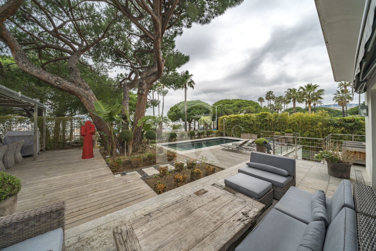 villa in Cannes : Rent Luxury 5 Bedroom Villa on the Croisette in Cannes - Photo 11