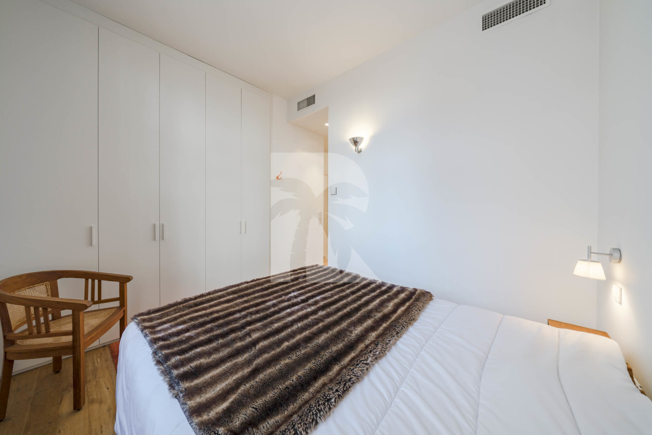 apartment in Cannes : Rent this incredible 3 bedroom apartment with panoramic views over the sea, just off the port of Cannes and a short walk to the Croisette - Photo 8