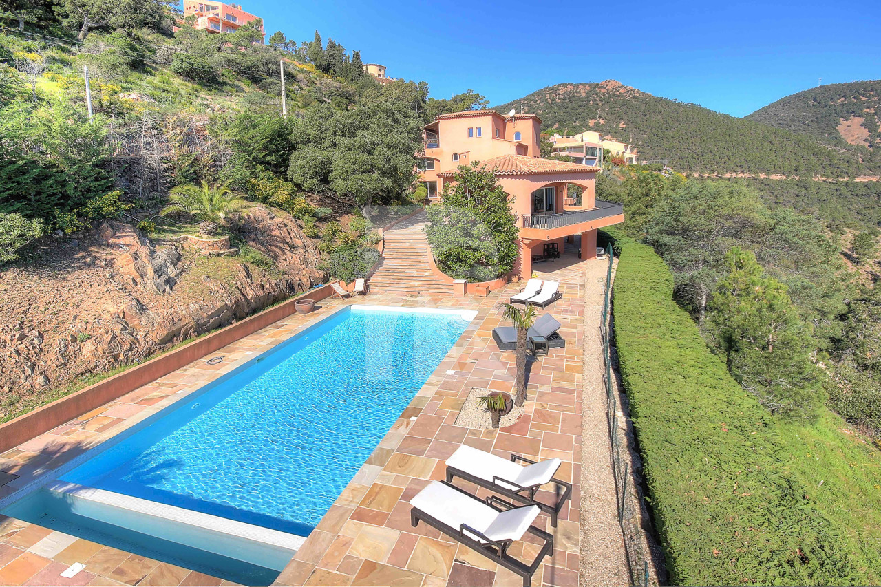 villa in Théoule-sur-Mer : Luxury 7 Bedroom Villa in Theoule sur Mer to Rent - Photo 0