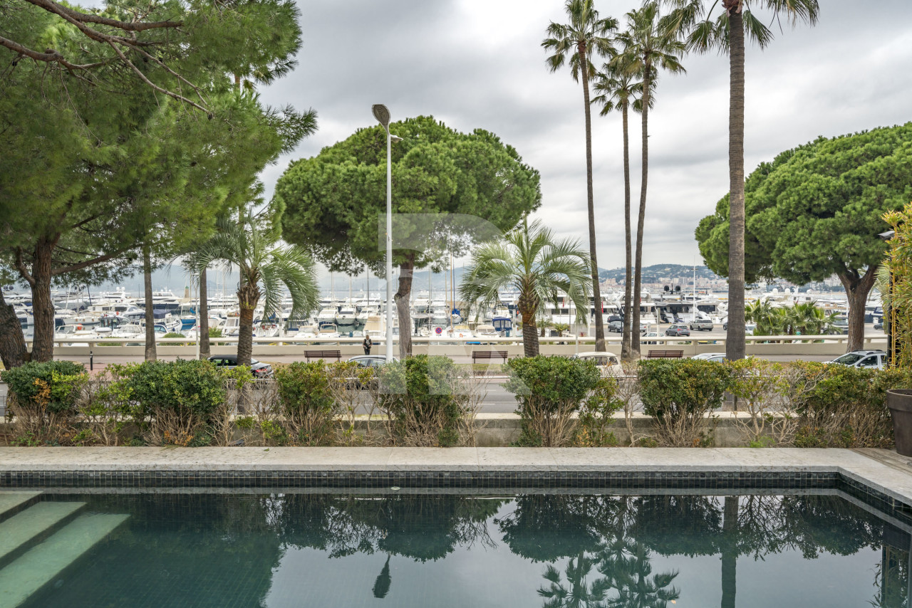 villa in Cannes : Rent Luxury 5 Bedroom Villa on the Croisette in Cannes - Photo 6