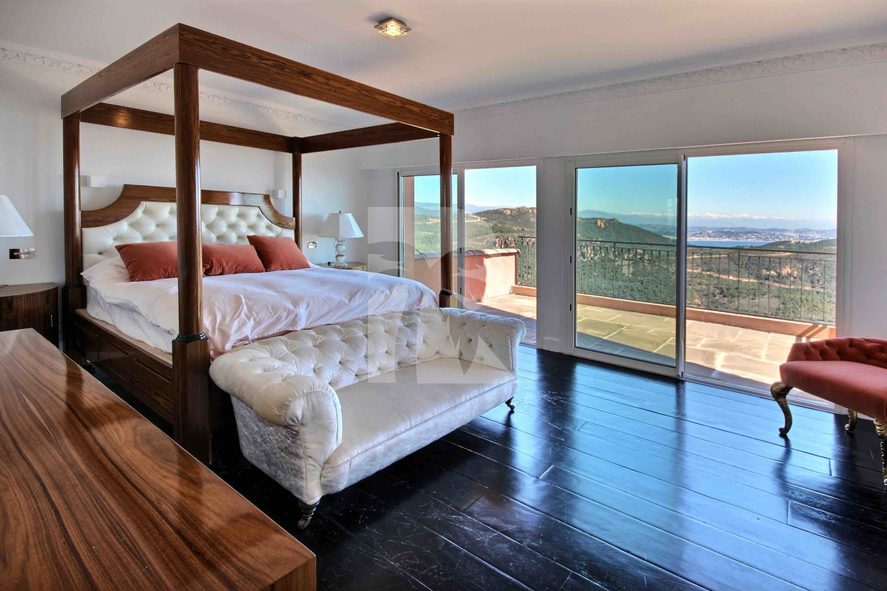 villa in Théoule-sur-Mer : Luxury 7 Bedroom Villa in Theoule sur Mer to Rent - Photo 7