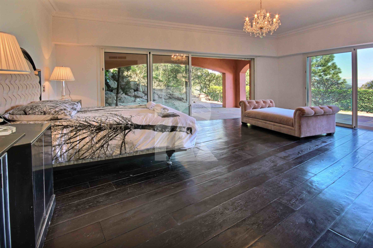 villa in Théoule-sur-Mer : Luxury 7 Bedroom Villa in Theoule sur Mer to Rent - Photo 10