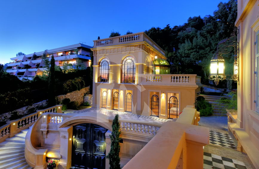villa in Cannes : Rent Magnificent 8  bedroom Chateau styled villa in the hills of Cannes, ideal for events and large groups - Photo 0