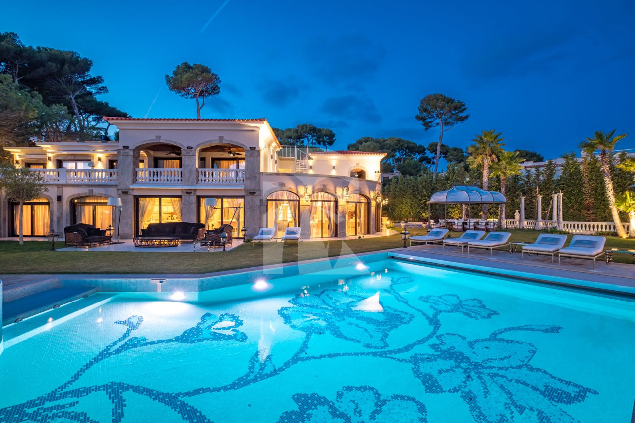 villa in Cap d'Antibes : Rent stunning 7 bedroom villa on the Cap d'Antibes with spacious gardens, pool and private beach! - Photo 4