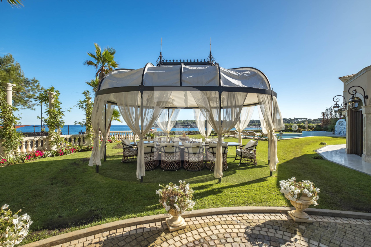 villa in Cap d'Antibes : Rent stunning 7 bedroom villa on the Cap d'Antibes with spacious gardens, pool and private beach! - Photo 6