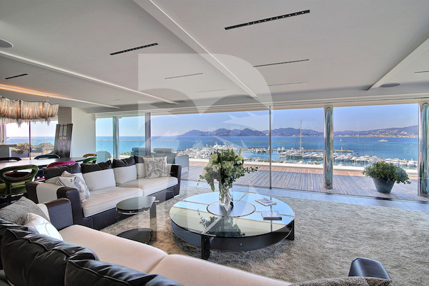 apartment in Cannes : Rent prestigious 5 bedroom penthouse on the famous Croisette with stunning sea views - Photo 0