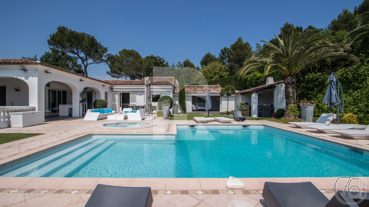 villa in Cannes : Rent 7 bedroom villa located in the hills of Cannes with quick and easy access to the beaches and the Croisette - Photo 1