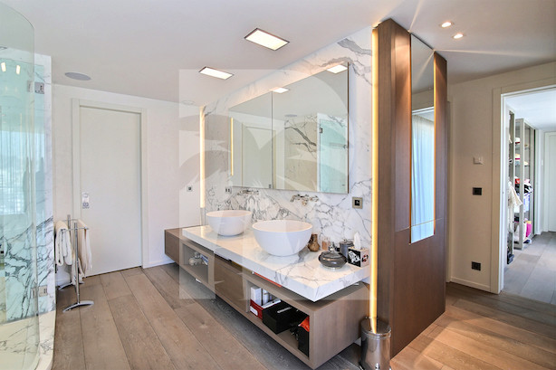 apartment in Cannes : Rent prestigious 5 bedroom penthouse on the famous Croisette with stunning sea views - Photo 6