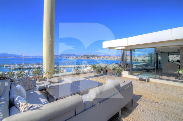 apartment in Cannes : Rent prestigious 5 bedroom penthouse on the famous Croisette with stunning sea views - Photo 2