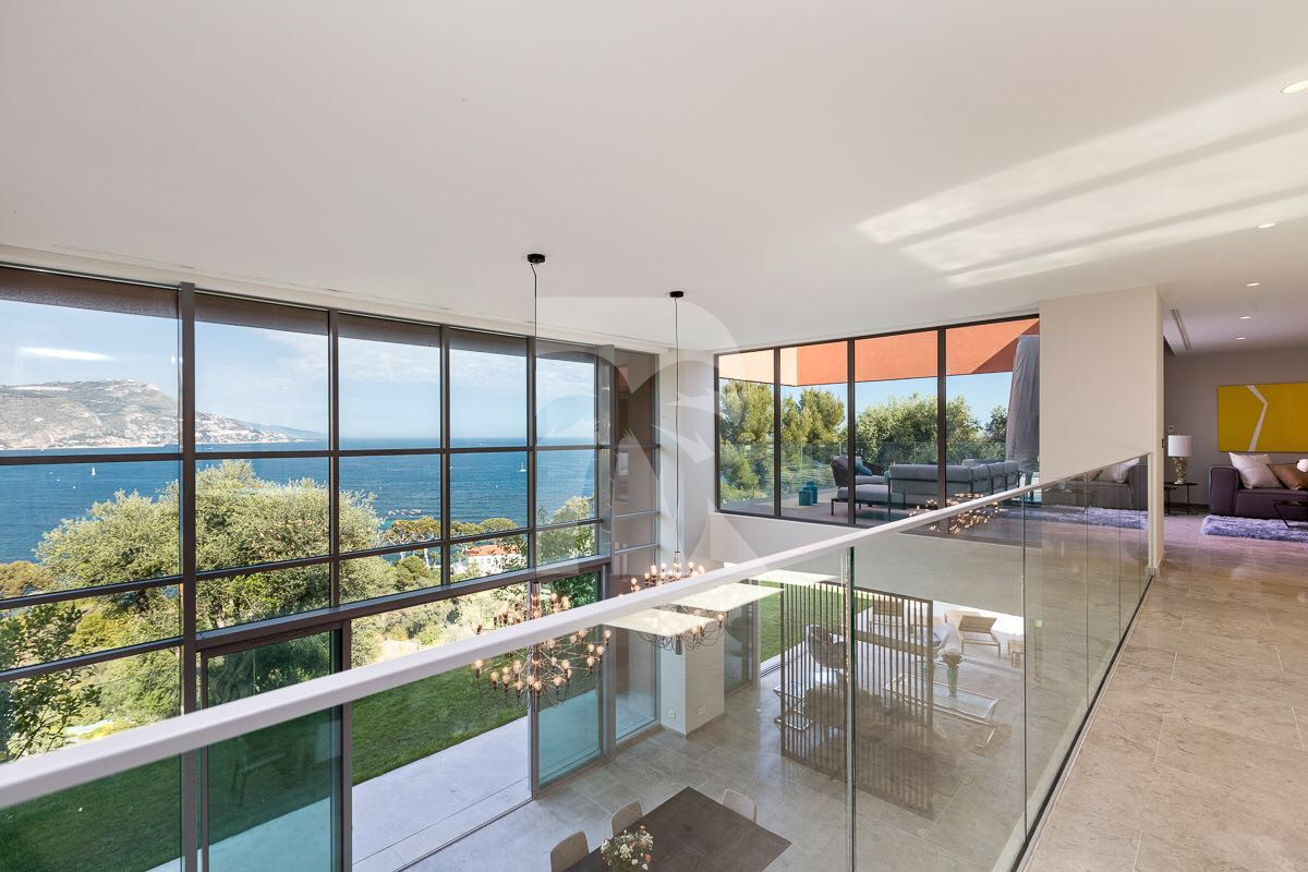 villa in Saint-Jean-Cap-Ferrat : Rent Stunning property in Beaulieu with incredible views over the Sea, Monaco and Cap d'antibes - Photo 12