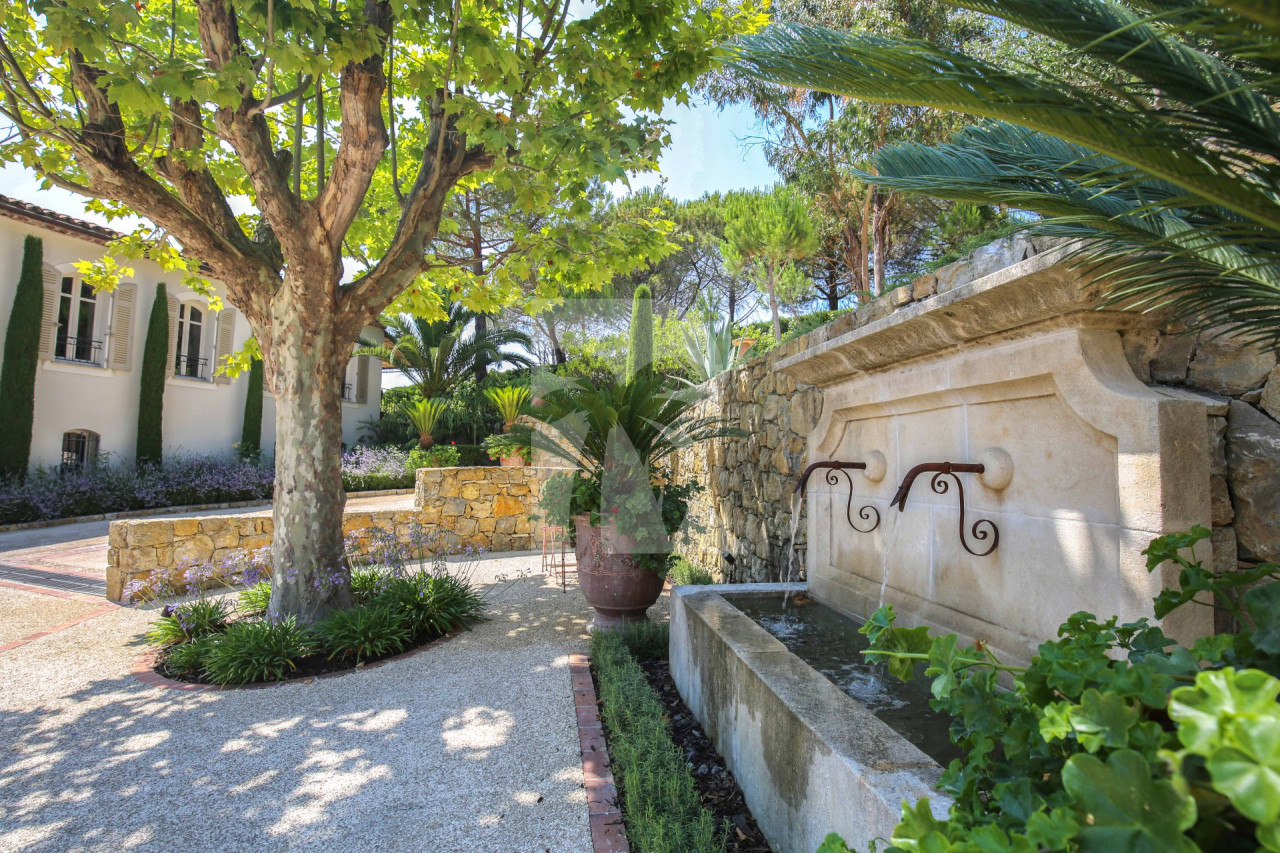 villa in Mougins : Luxury Seven Bedroom Villa to Rent in Mougins - Photo 9