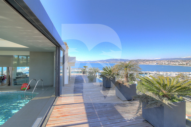 apartment in Cannes : Rent prestigious 5 bedroom penthouse on the famous Croisette with stunning sea views - Photo 11