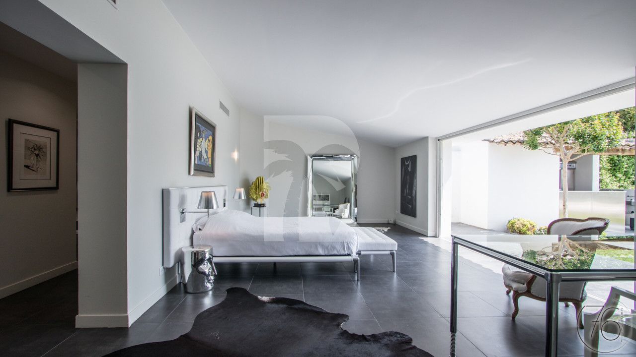 villa in Cannes : Rent 7 bedroom villa located in the hills of Cannes with quick and easy access to the beaches and the Croisette - Photo 5