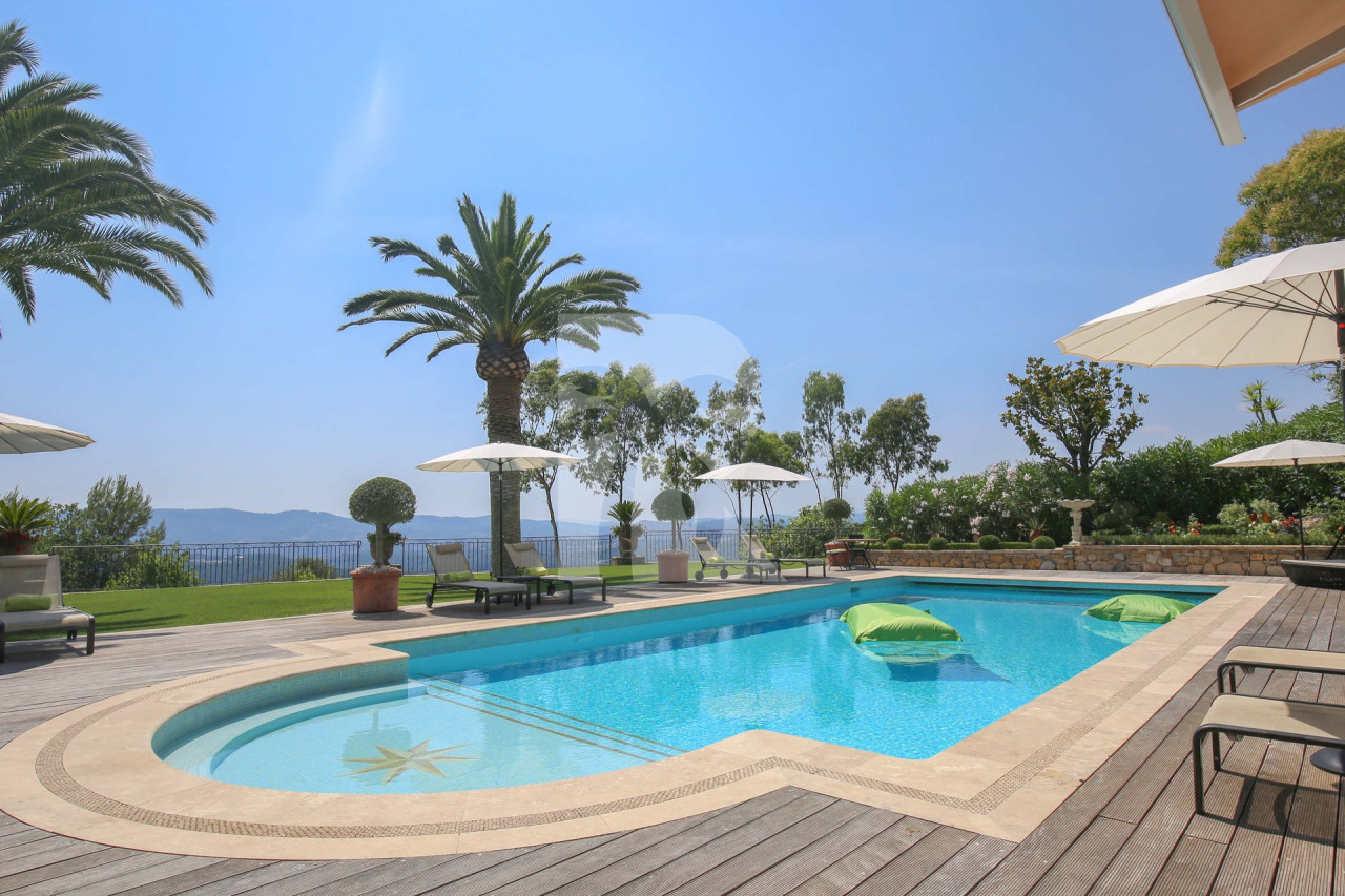 villa in Mougins : Luxury Seven Bedroom Villa to Rent in Mougins - Photo 5