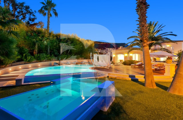 villa in Cannes : Rent modern 7 bedroom villa in the hills of Cannes with stunning sea views, large garden, cinema and easy access into Cannes - Photo 5