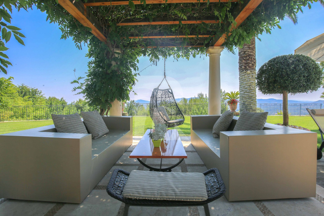 villa in Mougins : Luxury Seven Bedroom Villa to Rent in Mougins - Photo 7