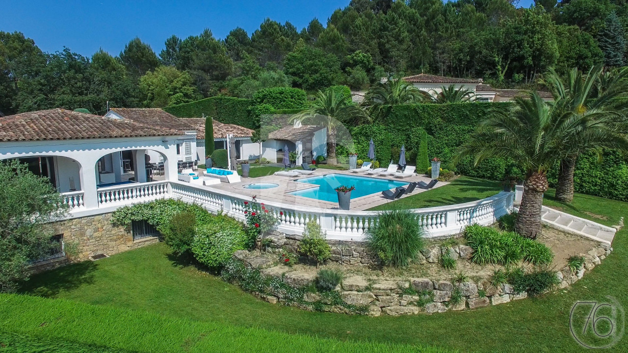 villa in Cannes : Rent 7 bedroom villa located in the hills of Cannes with quick and easy access to the beaches and the Croisette - Photo 0