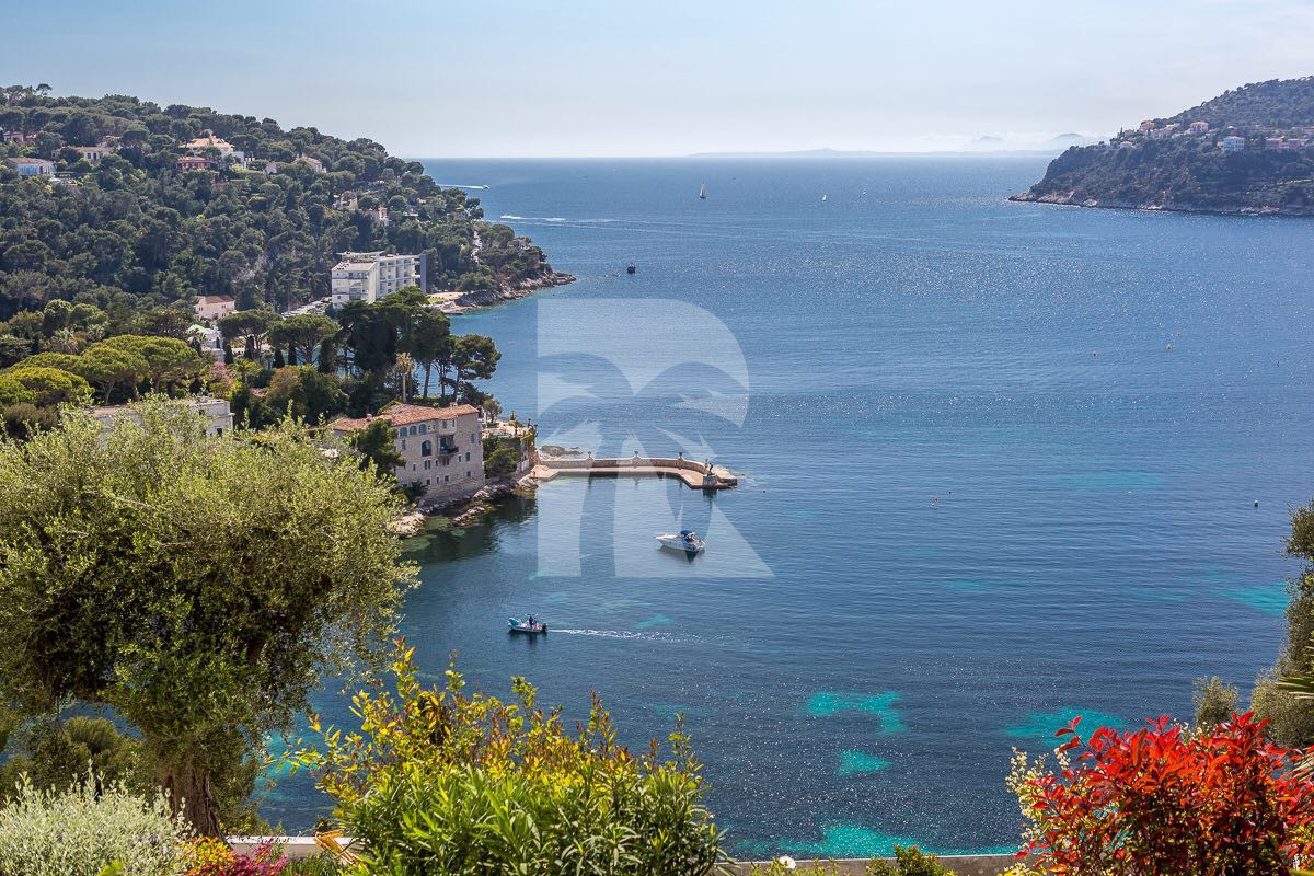 villa in Saint-Jean-Cap-Ferrat : Rent Stunning property in Beaulieu with incredible views over the Sea, Monaco and Cap d'antibes - Photo 3