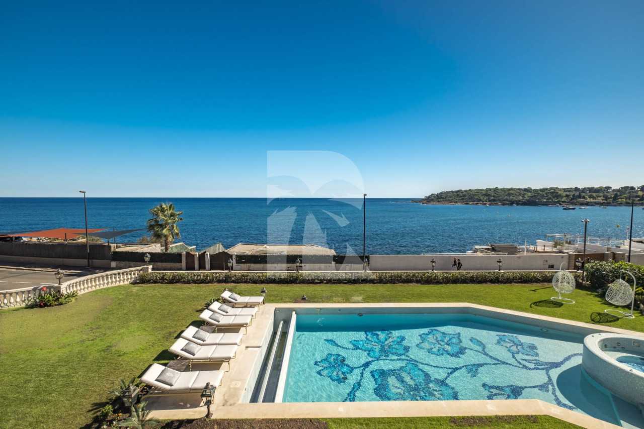 villa in Cap d'Antibes : Rent stunning 7 bedroom villa on the Cap d'Antibes with spacious gardens, pool and private beach! - Photo 11