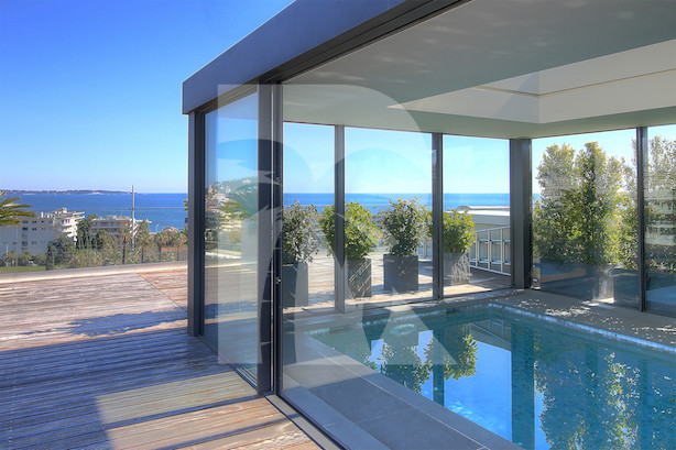 apartment in Cannes : Rent prestigious 5 bedroom penthouse on the famous Croisette with stunning sea views - Photo 10