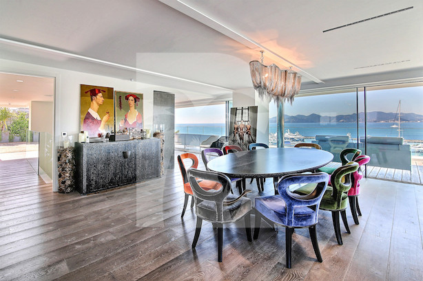 apartment in Cannes : Rent prestigious 5 bedroom penthouse on the famous Croisette with stunning sea views - Photo 8