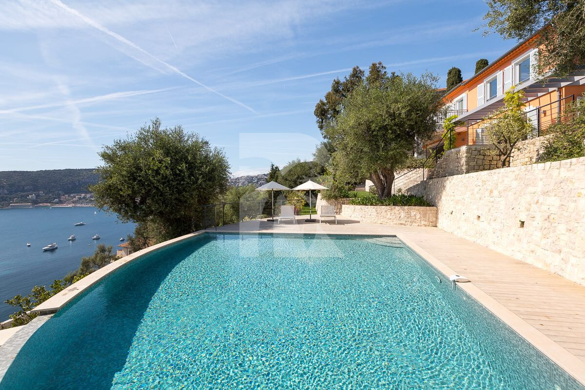 villa in Saint-Jean-Cap-Ferrat : Rent Stunning property in Beaulieu with incredible views over the Sea, Monaco and Cap d'antibes - Photo 2