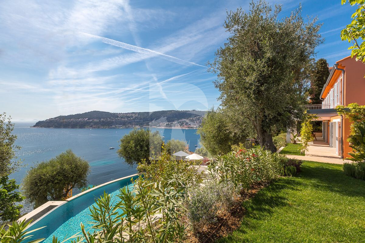 villa in Saint-Jean-Cap-Ferrat : Rent Stunning property in Beaulieu with incredible views over the Sea, Monaco and Cap d'antibes - Photo 8