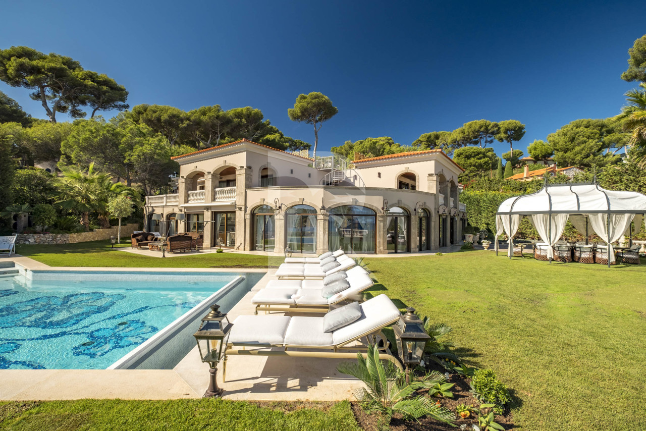 villa in Cap d'Antibes : Rent stunning 7 bedroom villa on the Cap d'Antibes with spacious gardens, pool and private beach! - Photo 10