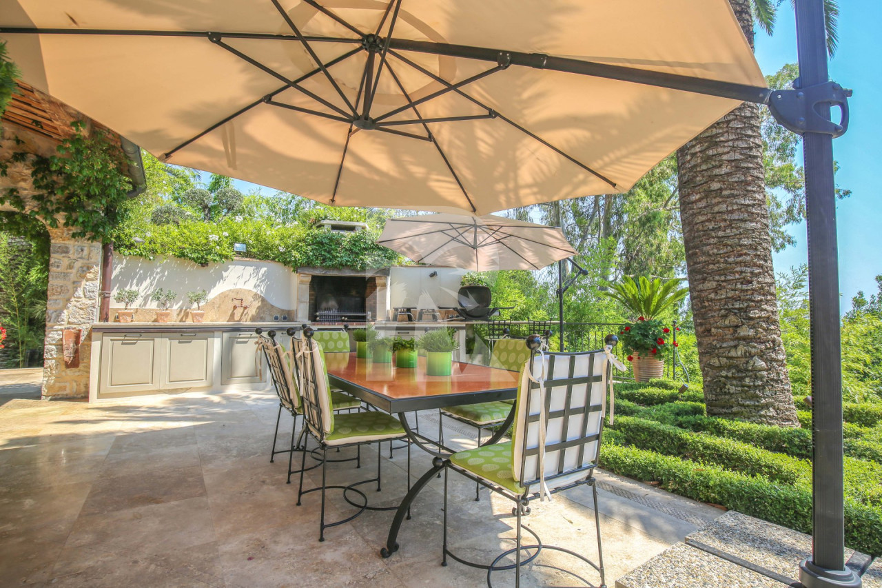 villa in Mougins : Luxury Seven Bedroom Villa to Rent in Mougins - Photo 2