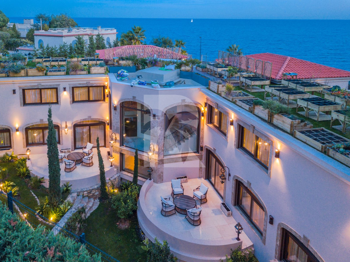 villa in Cap d'Antibes : Rent stunning 7 bedroom villa on the Cap d'Antibes with spacious gardens, pool and private beach! - Photo 3