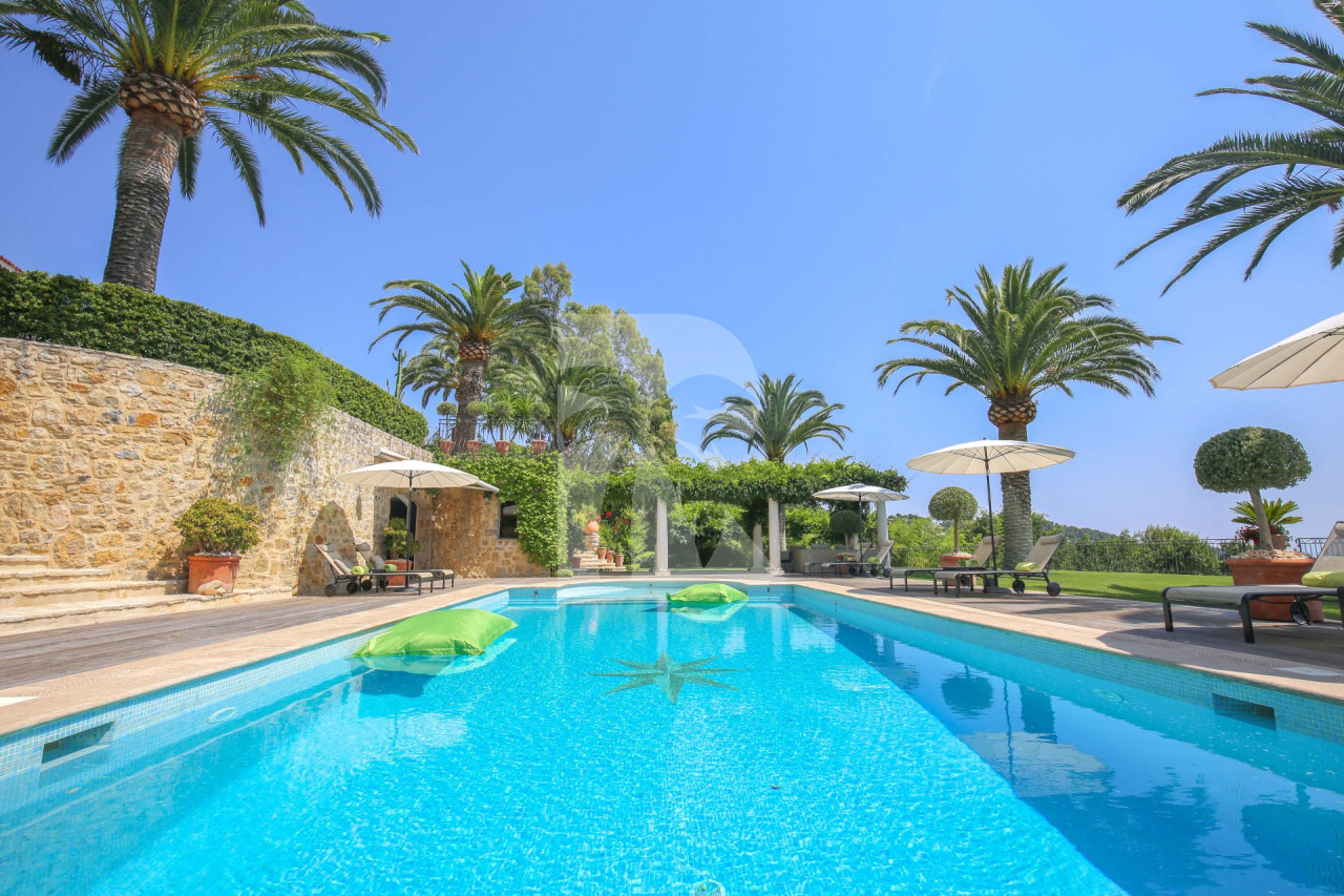 villa in Mougins : Luxury Seven Bedroom Villa to Rent in Mougins - Photo 3