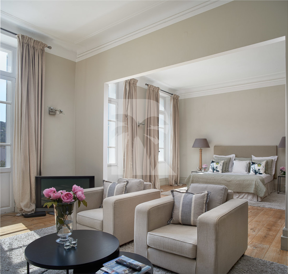 villa in Cannes : Rent gorgeous 5 bedroom villa with pool in the heart of Vallauris, Cannes with easy access to the Croisette, beaches with pool. - Photo 7